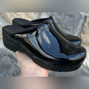 Dansko Professional Clogs Sz 37 US 6.5-7 Shiny Black Patent Leather Slip On Shoe
